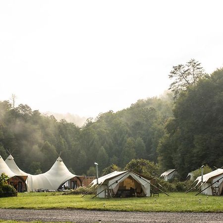 ホテル Under Canvas Great Smoky Mountains ピジョンフォージ エクステリア 写真