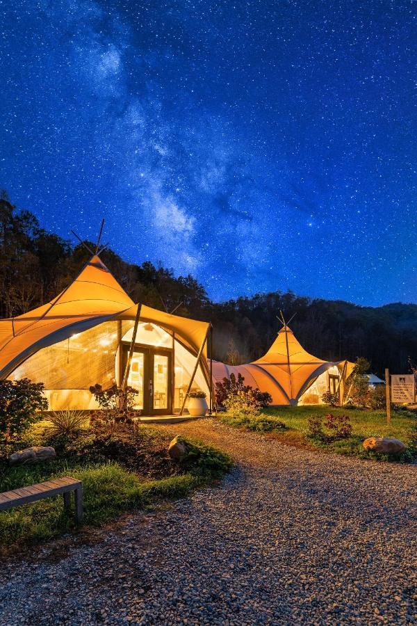 ホテル Under Canvas Great Smoky Mountains ピジョンフォージ エクステリア 写真